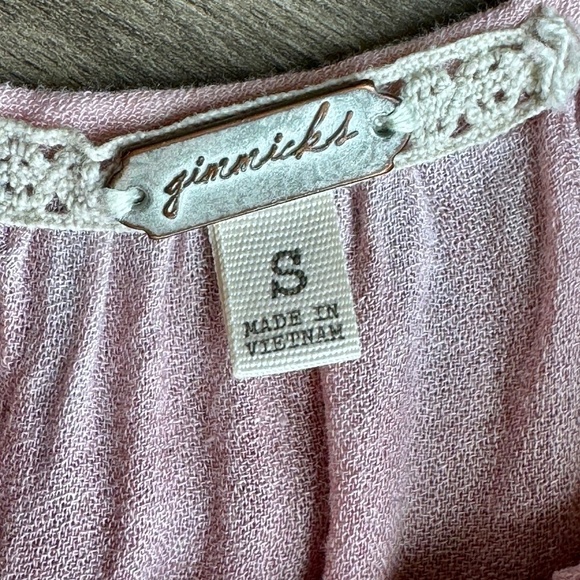 Gimmicks by BKE Bohemian floral Print Cold Shoulder Blush Pink Top – Size S - Picture 7 of 13